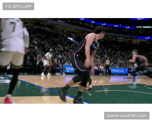 雄鹿128-117逆转热火，小凯文·波特末节10-0攻击波锁定胜局